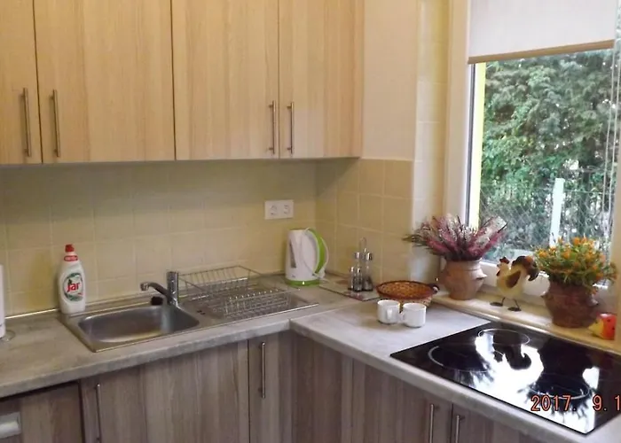 Apartmán Nest Guesthouse-house For 16 People By The