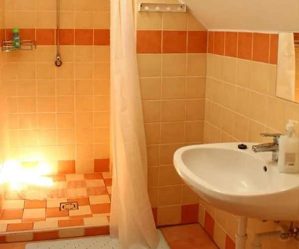 Nest Guesthouse-house For 16 People By The Appartement *