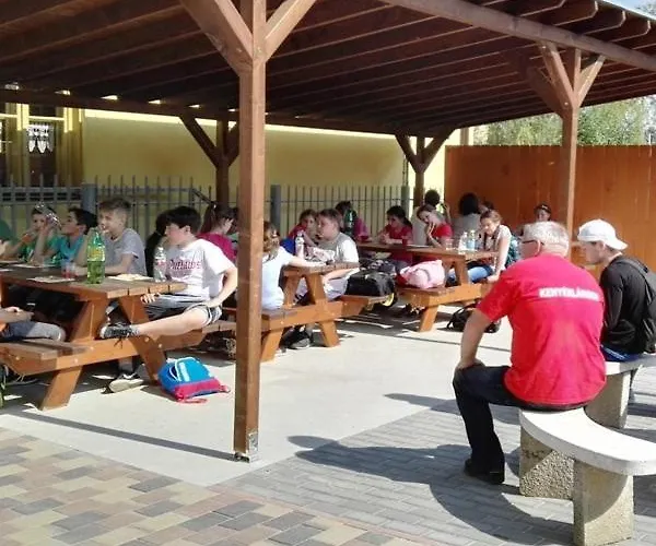 Nest Guesthouse-house For 16 People By The Appartement